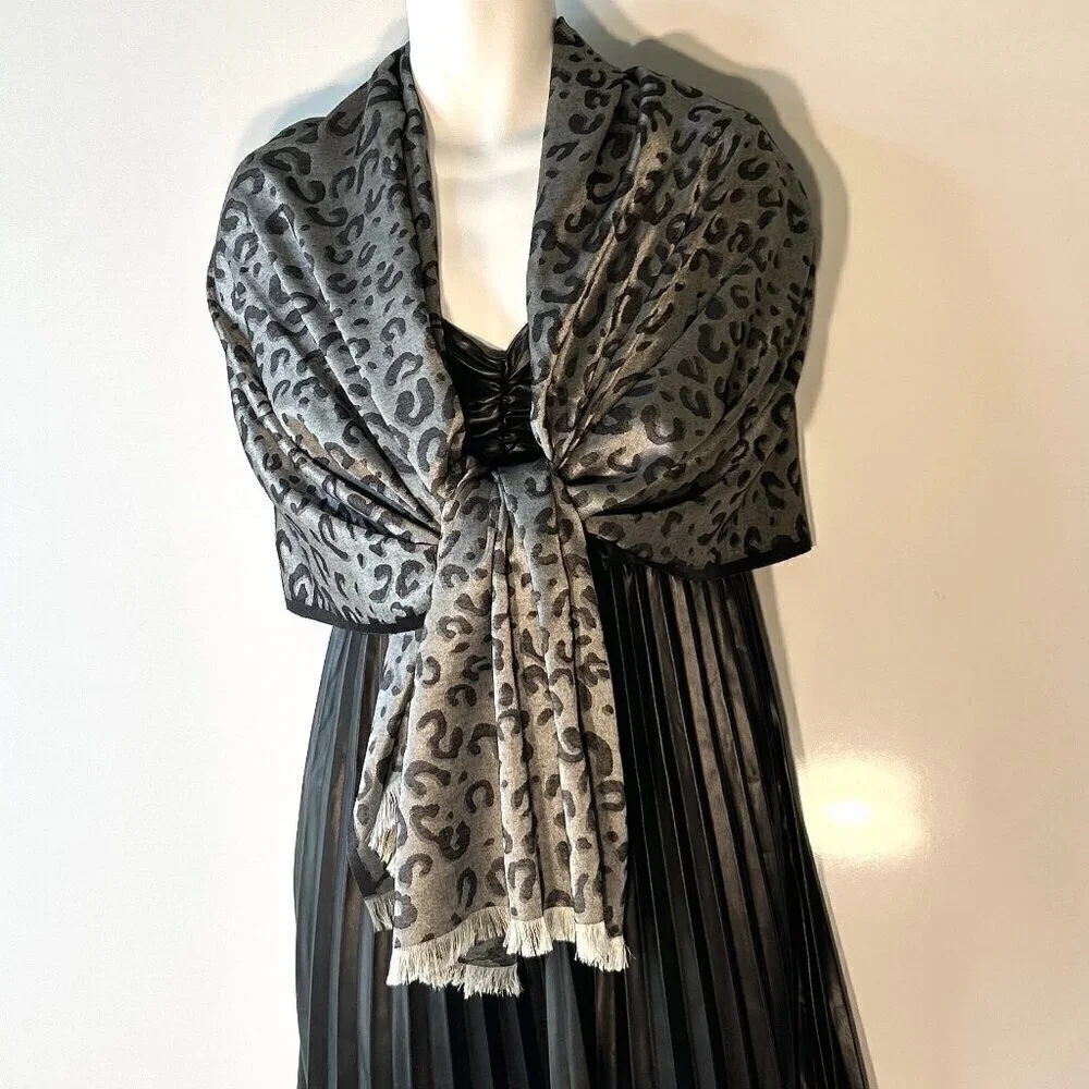 Reversible Leopard Animal Print Silky black/silver scarf-wrap Parisian Chic
